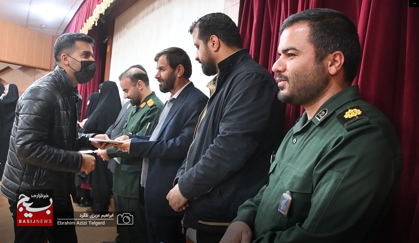 100 نفر از عوامل طرح های بسیج دانش آموزی کهگیلویه و بویراحمد تجلیل شدند 100 نفر از عوامل طرح های بسیج دانش آموزی کهگیلویه و بویراحمد تجلیل شدند