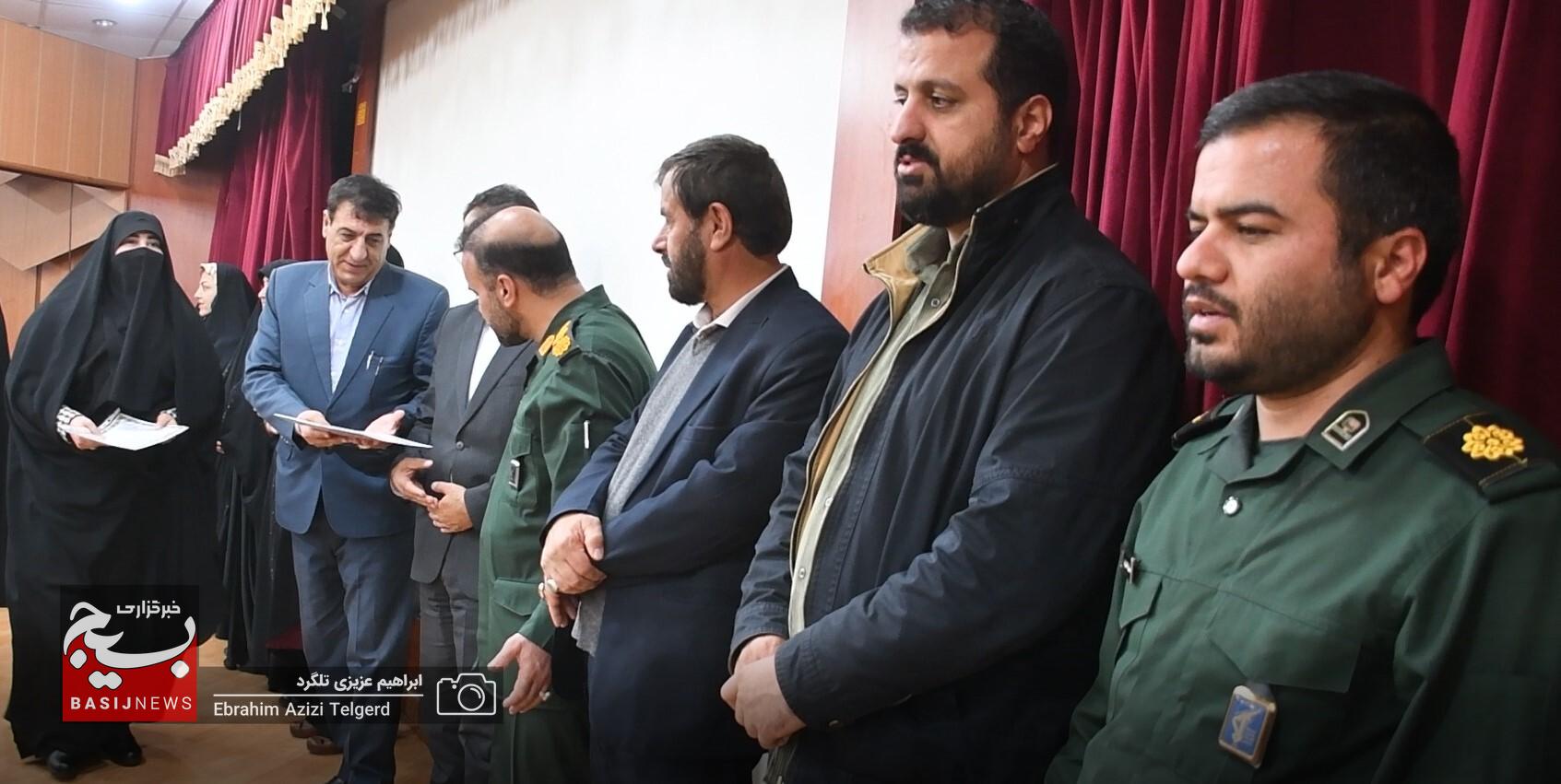100 نفر از عوامل طرح های بسیج دانش آموزی کهگیلویه و بویراحمد تجلیل شدند 100 نفر از عوامل طرح های بسیج دانش آموزی کهگیلویه و بویراحمد تجلیل شدند