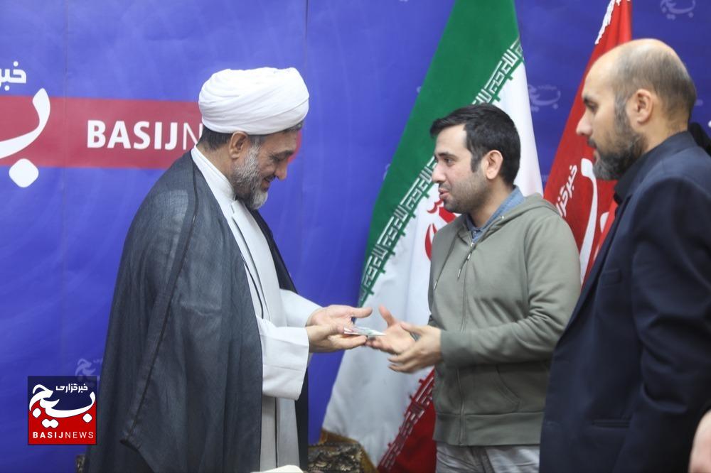 حضور حجت‌الاسلام والمسلمین رضایی در خبرگزاری بسیج و تقدیر از دست‌اندرکاران این مجموعه به سبب موفقیت در سومین رویداد جایزه ملی جوانی جمعیت