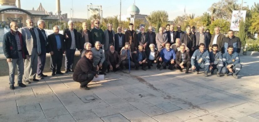 تجدید بیعت بسیجیان پیشکسوت قرچک با آرمان های انقلاب اسلامی در حرم مطهر امام خمینی(ره) به مناسبت هفته بسیج
