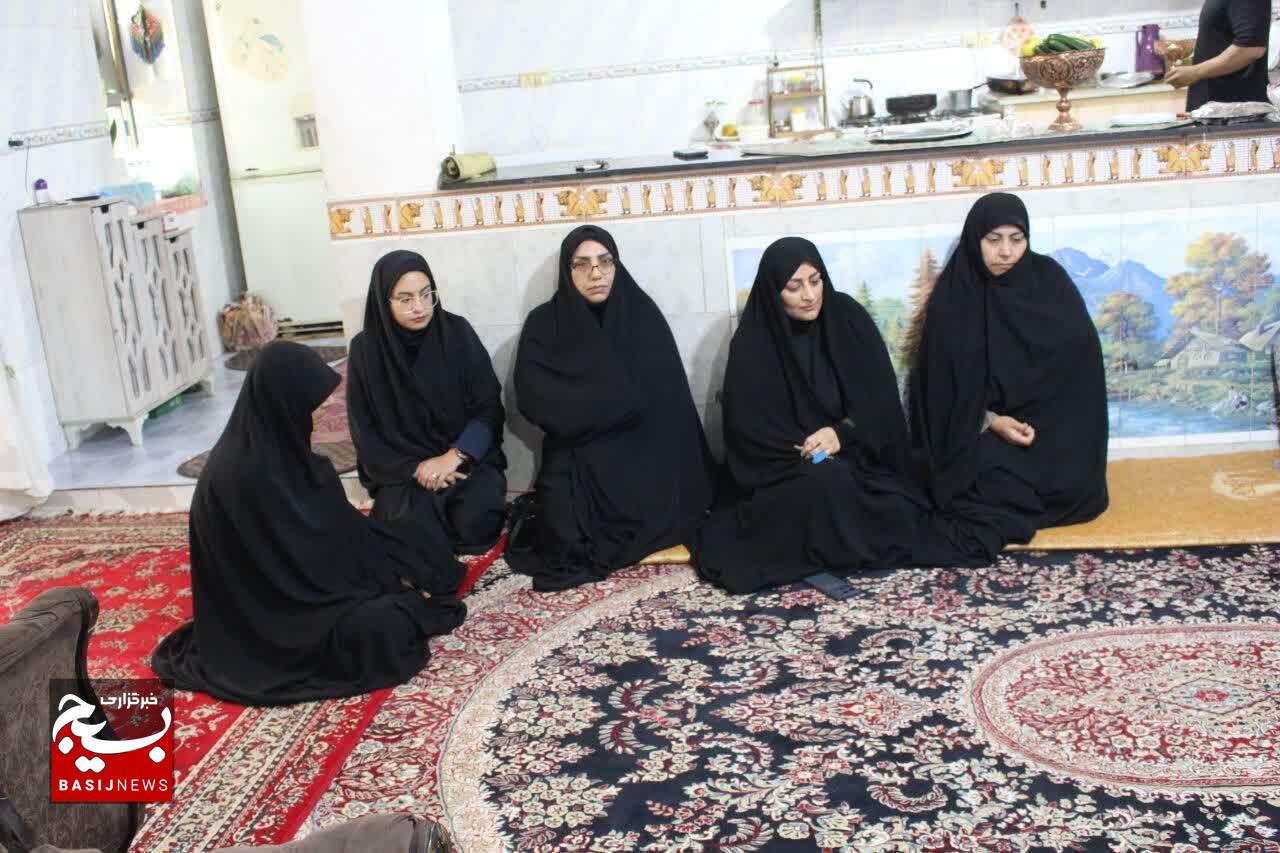 دیدار مدیر سازمان بسیج فرهنگیان با خانواده شهیده فاطمه طاهری فرد+تصاویر