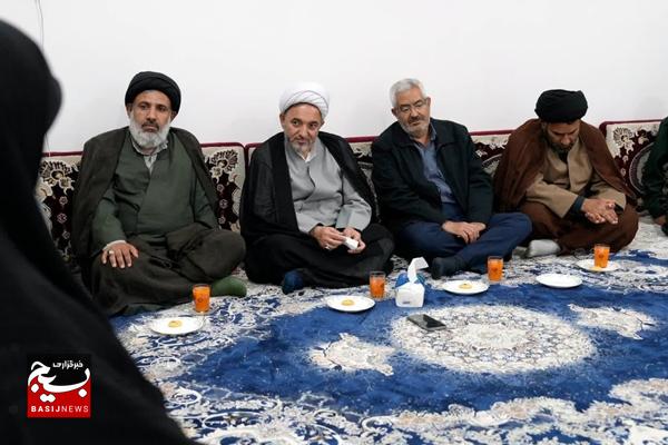 شهید سردار اسماعیل احمدی پاسدار تراز انقلاب اسلامی بود شهید سردار اسماعیل احمدی پاسدار تراز انقلاب اسلامی بود
