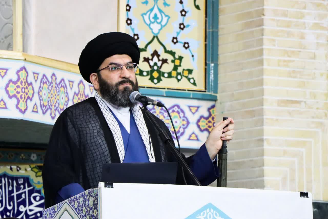 دشمن وحدت و انسجام ملت ایران را هدف گرفته است دشمن وحدت و انسجام ملت ایران را هدف گرفته است