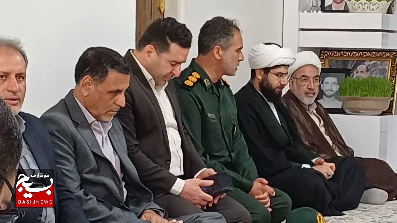 دیدار مسئولان استانی و شهرستانی با خانواده شهید «پرویز ضرونی» در کوهدشت
