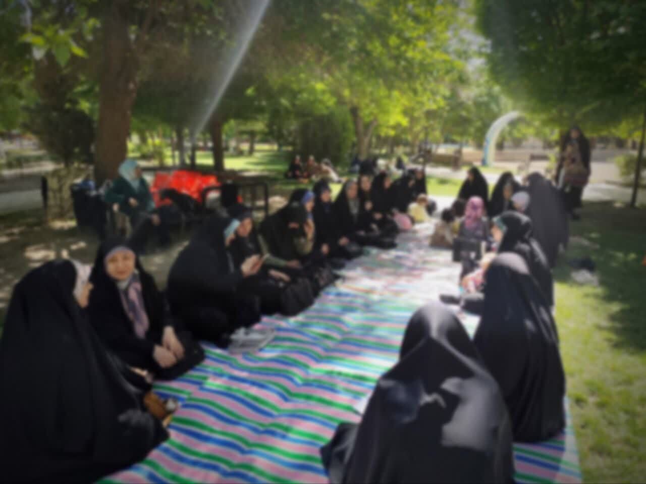 آیین تجلیل از پایداری و دانایی ویژه معلمان خانواده معزز پاسداران برگزار شد آیین تجلیل از پایداری و دانایی ویژه معلمان خانواده معزز پاسداران برگزار شد