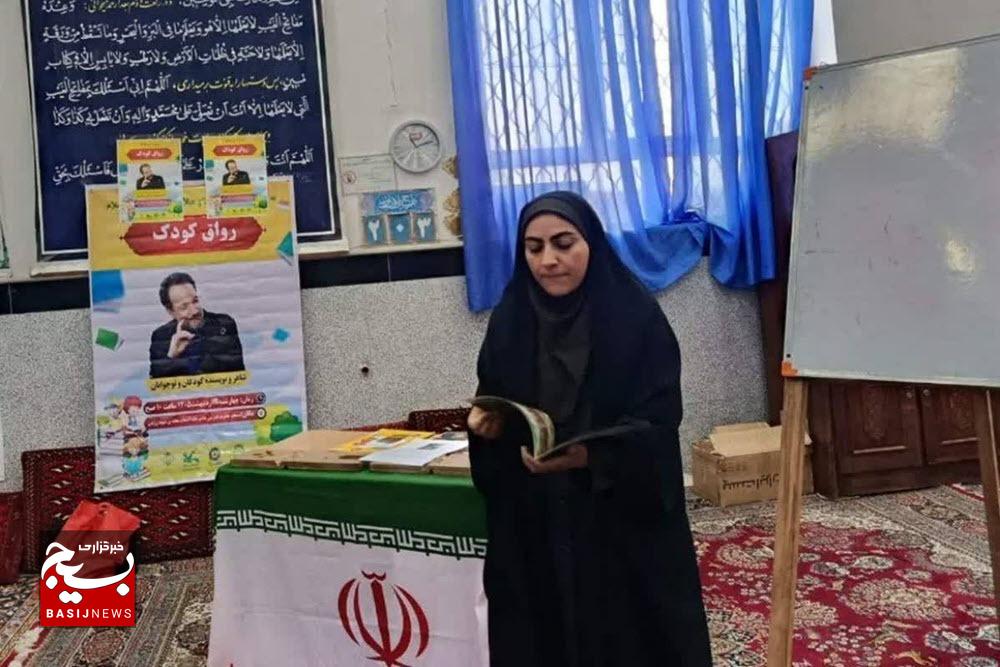 برگزاری برگ دوم رواق کودک در محله زرینی ملایر