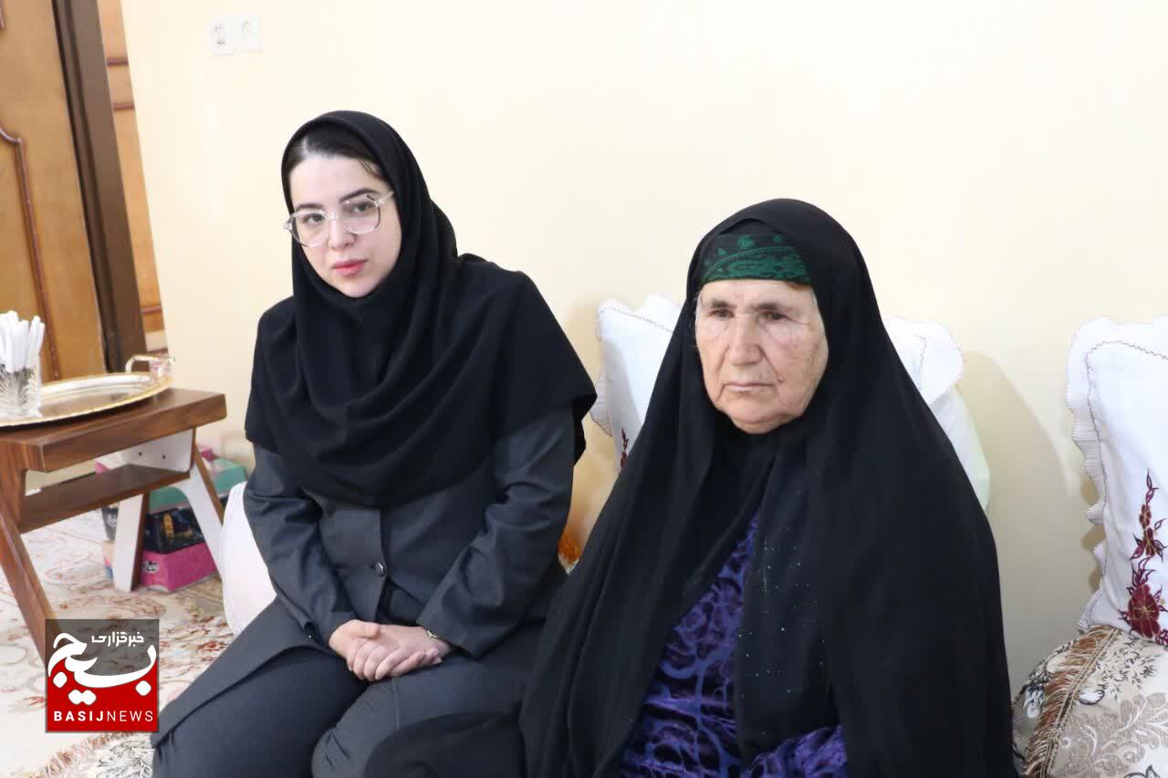 تجلیل مرکز وکلای قوه قضائیه استان و بسیج حقوق‌دانان از «معلمِ ایثار و شهادت»