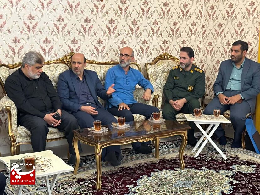 دیدار فرمانده سپاه امام حسن مجتبی(ع) استان البرز، با خانواده شهدای جنگ رمضان