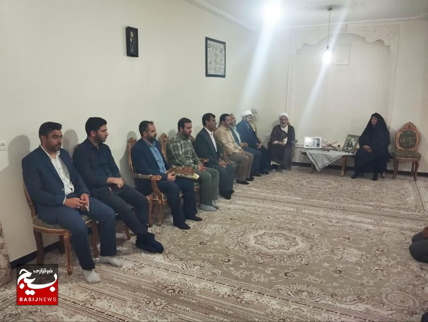 تجلیل از خانواده مرحوم نصرت امرایی، مسئول سابق نمایندگی ولیفقیه در سپاه دزفول تجلیل از خانواده مرحوم نصرت امرایی، مسئول سابق نمایندگی ولیفقیه در سپاه دزفول