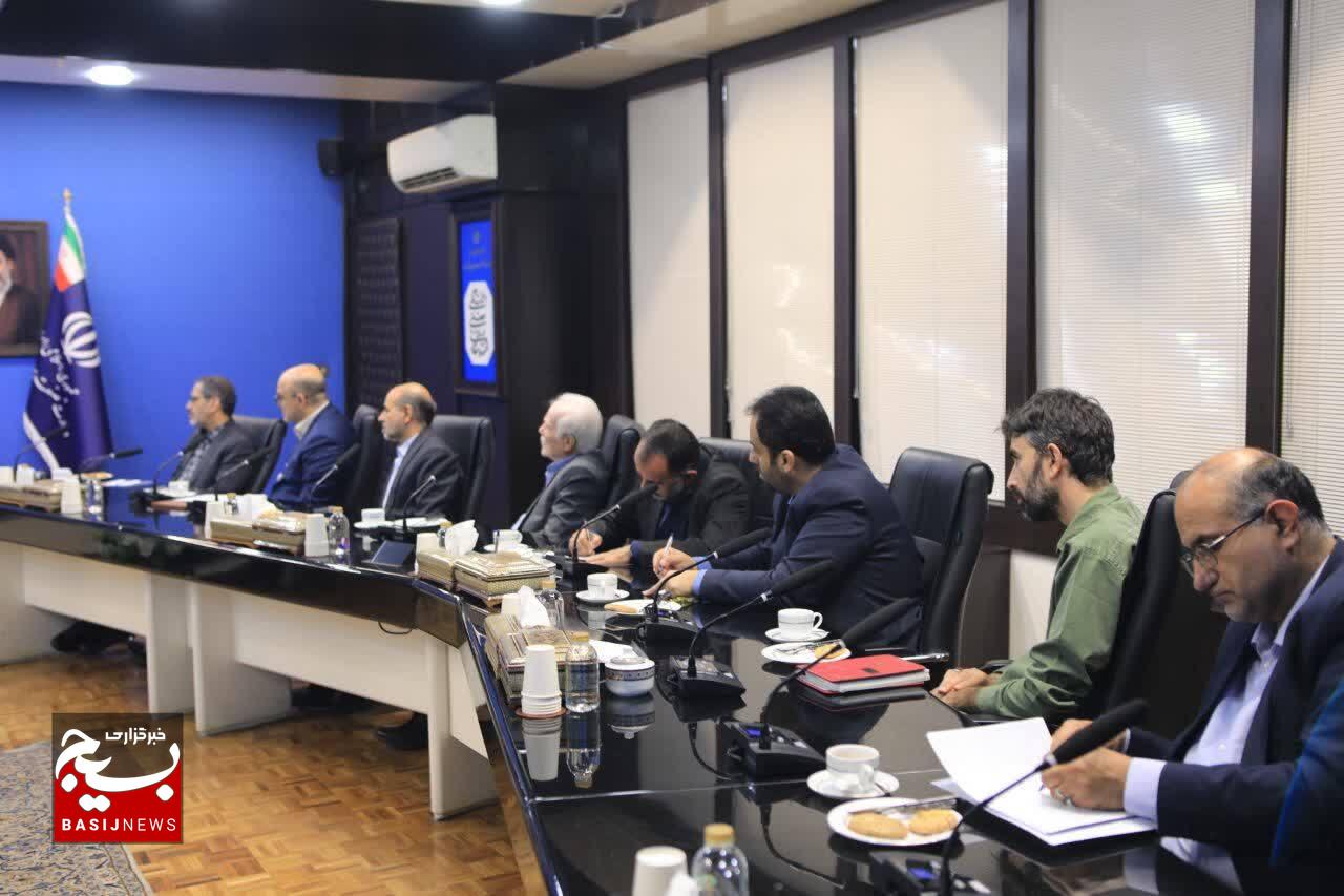 اعلام آمادگی بسیج برای کمک به دولت در تأمین کالا‌های اساسی و کنترل بازار / تقدیر از عملکرد وزارت صمت در ایام جنگ رمضان