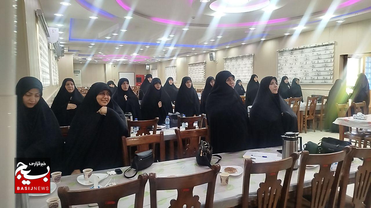 بانوان با همت و اراده در جنگ نرم دشمن پیشرو هستند