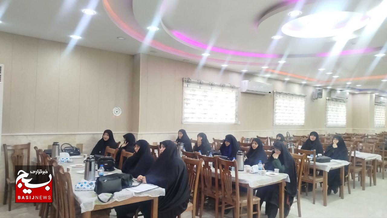 بانوان با همت و اراده در جنگ نرم دشمن پیشرو هستند