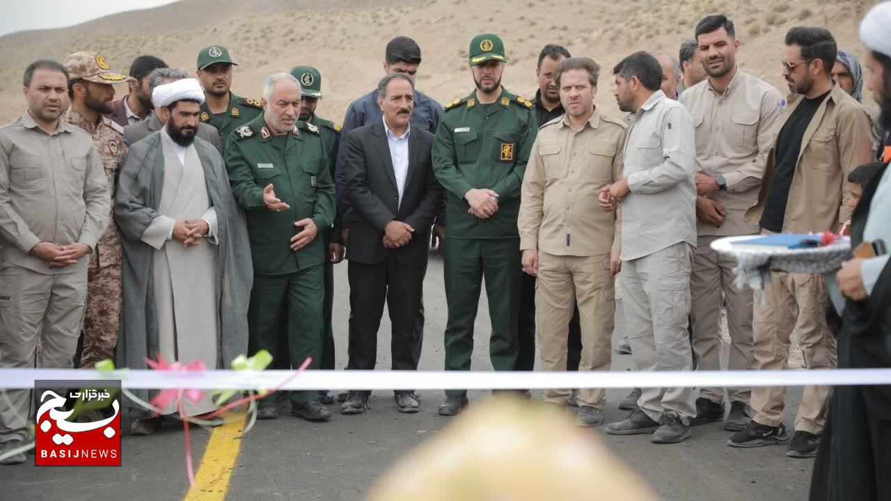 افتتاح آسفالت را روستای زیدان با حضور فرمانده سپاه انصارالرضا علیهالسلام افتتاح آسفالت را روستای زیدان با حضور فرمانده سپاه انصارالرضا علیهالسلام