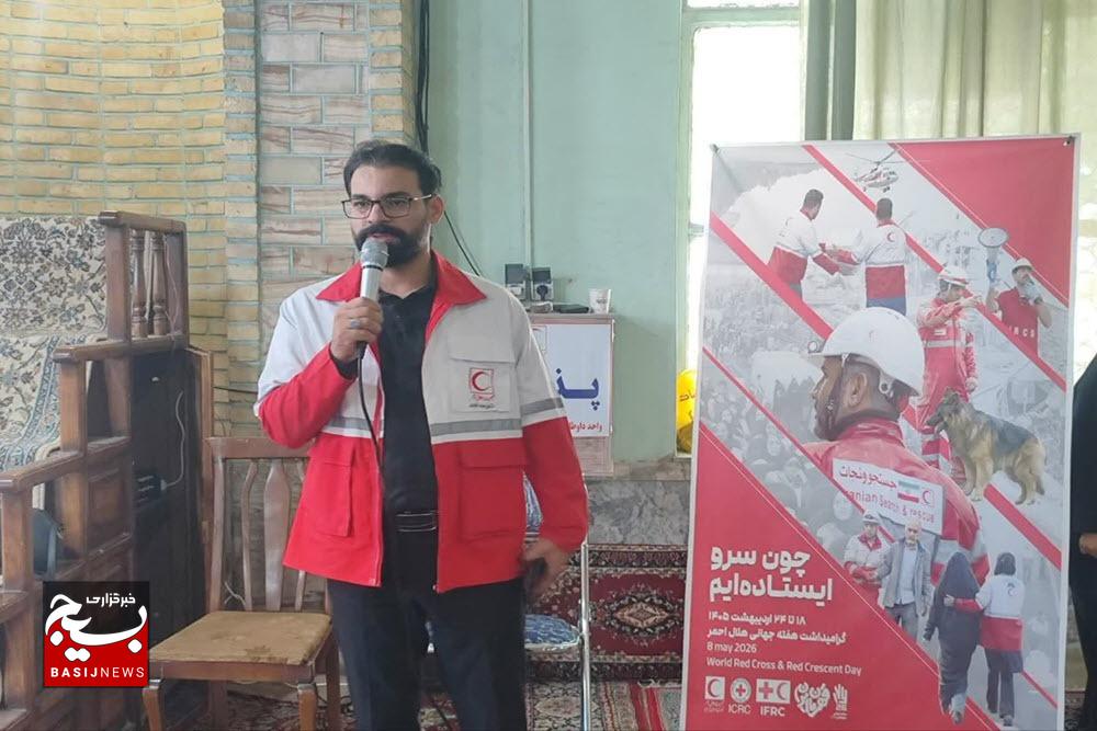 خدمت‌رسانی کاروان سلامت هلال احمر ملایر در روستای مهرآباد به ۳۰۰ نفر