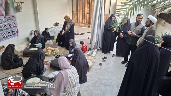 پخت نان و شیرینی محلّی توسط خواهران جهادگر بنکی برای رزمندگان
