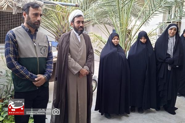 پخت نان و شیرینی محلّی توسط خواهران جهادگر بنکی برای رزمندگان
