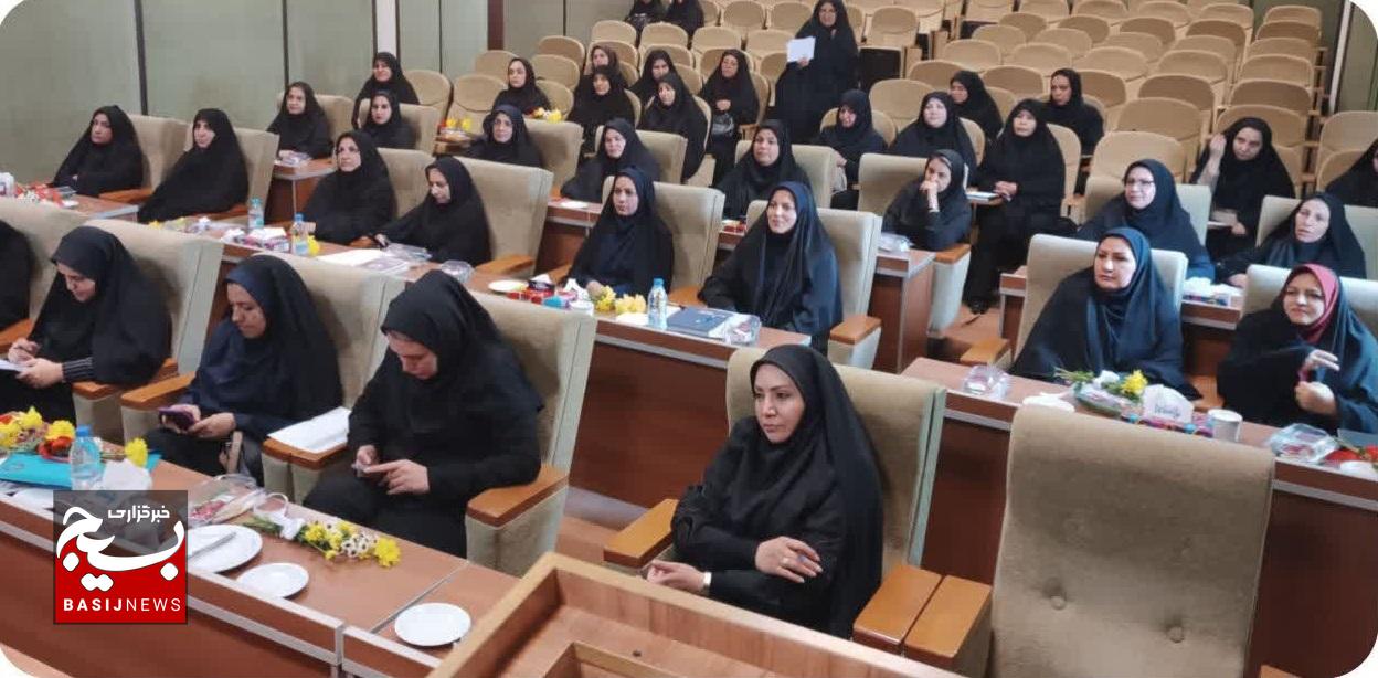 عکس خبر نباید کلاژ شده باشد ////مهم‌ترین چالش زنان کارآفرین نبود بازار فروش پایدار است