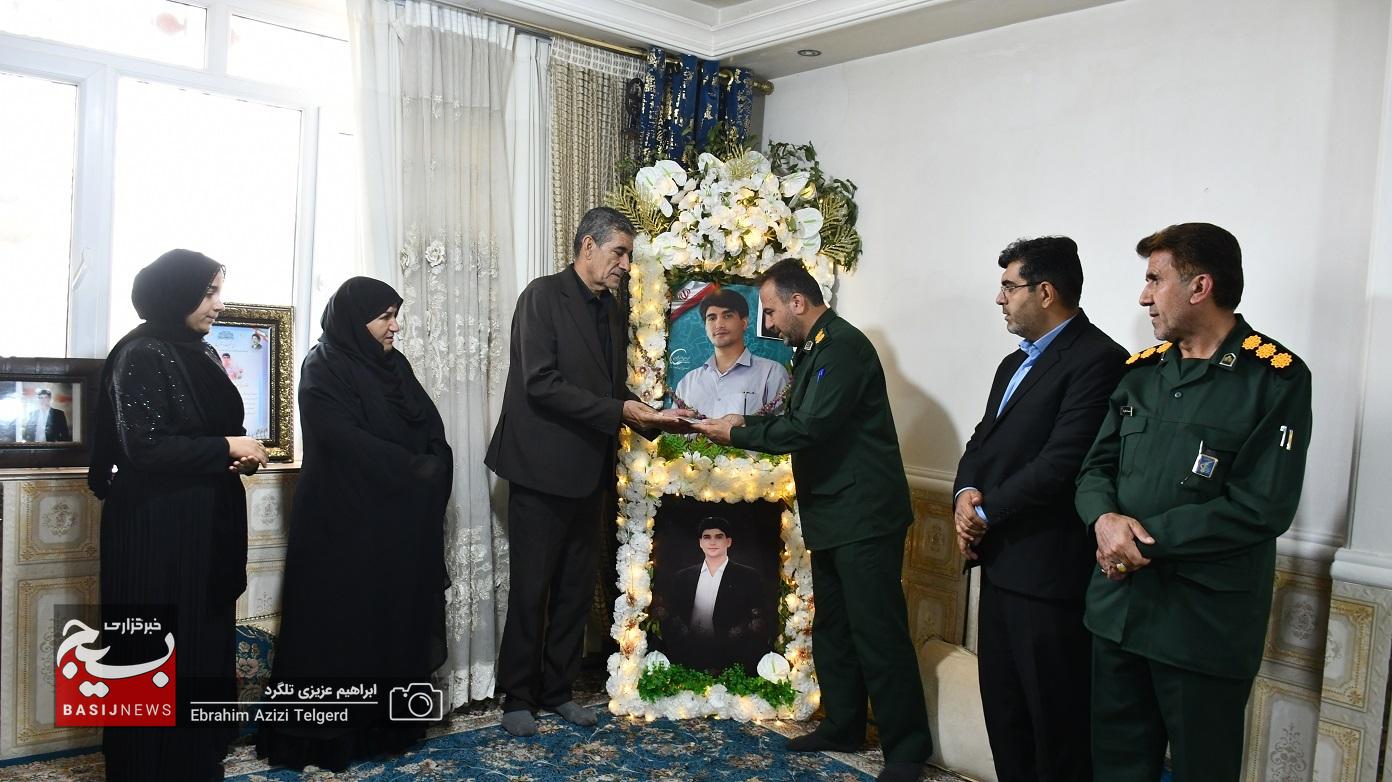 دیدار جانشین سپاه فتح با خانواده شهید علی کیانی در یاسوج