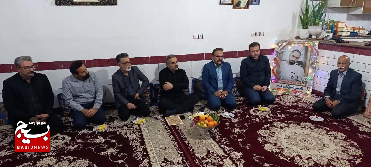 از کانون ادب تا عرشه ناو دنا؛ روایت زندگی هنرمند شهید ناصر شوکتیمیر در دیدار مسئولان لرستانی از کانون ادب تا عرشه ناو دنا؛ روایت زندگی هنرمند شهید ناصر شوکتیمیر در دیدار مسئولان لرستانی