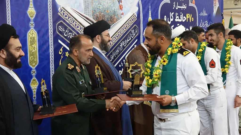 از کانون ادب تا عرشه ناو دنا؛ روایت زندگی هنرمند شهید ناصر شوکتیمیر در دیدار مسئولان لرستانی از کانون ادب تا عرشه ناو دنا؛ روایت زندگی هنرمند شهید ناصر شوکتیمیر در دیدار مسئولان لرستانی
