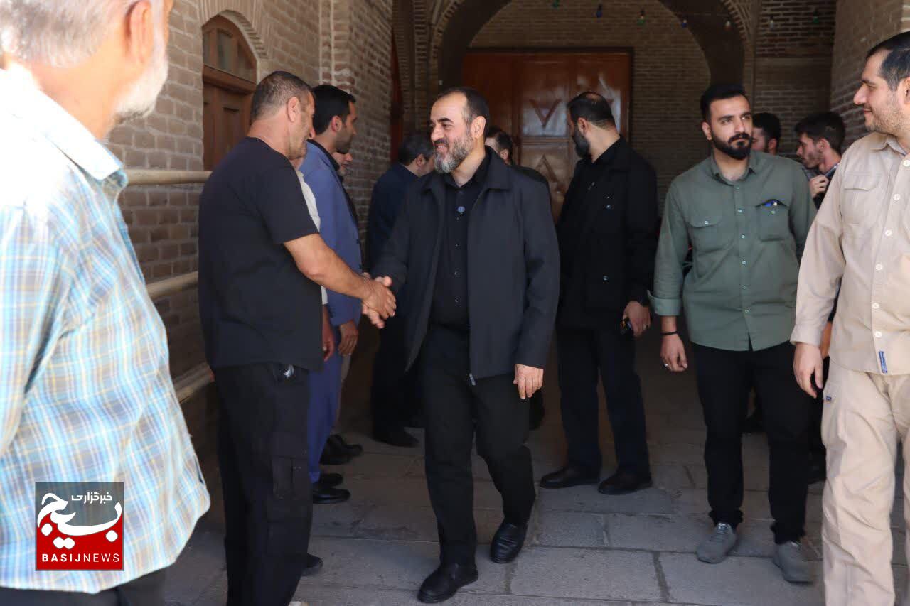 کاروان پیاده گیلان امسال با بیعت با رهبر جوان و پیام خونخواهی رهبرشهید حرکت کرد 