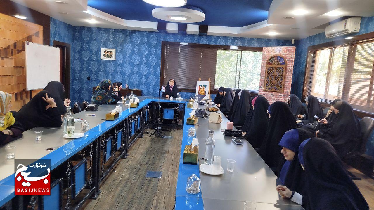 خبرنگاری که مانع توقف روایت حقیقت در قلب اروپا شد خبرنگاری که مانع توقف روایت حقیقت در قلب اروپا شد