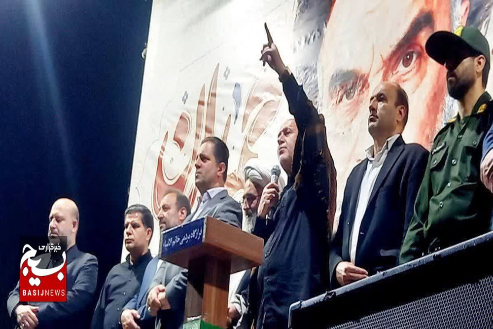 رمز عبور از جنگ ترکیبی دشمن، وحدت ملی و تبعیت از رهبری است