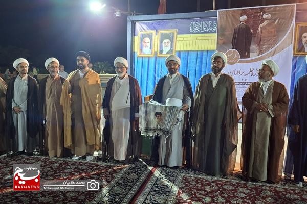 مراسم عمامه‌گذاری طلّاب در اجتماع شبانه کنگان برگزار شد