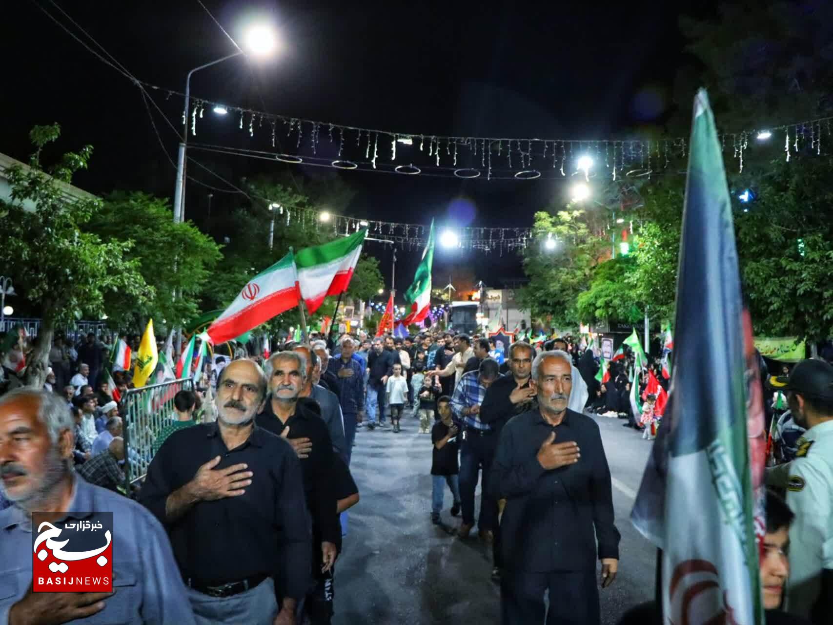 عزاداران گنابادی در شب ارتحال امام خمینی (ره)، فضای شهر را غرق عزا کردند