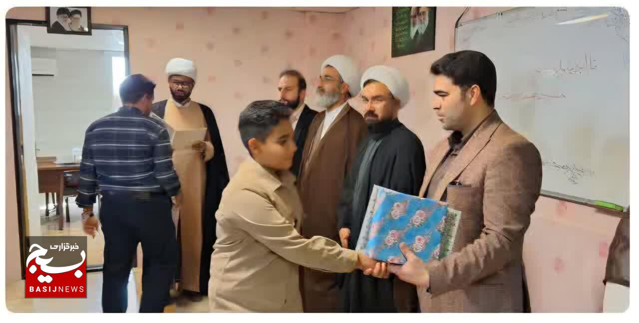تجلیل از دانش‌آموزان فعال نماز در هفتمین اجلاس نماز دانش‌آموزی سمنان