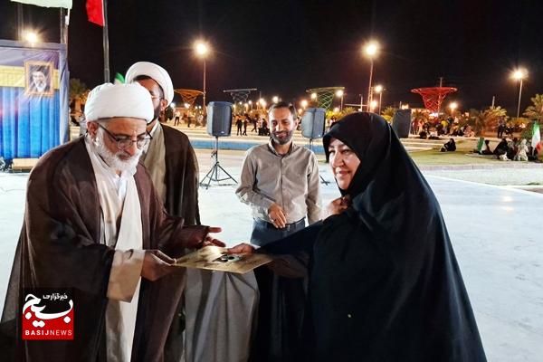 تجلیل از خانواده شهدای مداح و پیرغلامان حسینی کنگان تجلیل از خانواده شهدای مداح و پیرغلامان حسینی کنگان