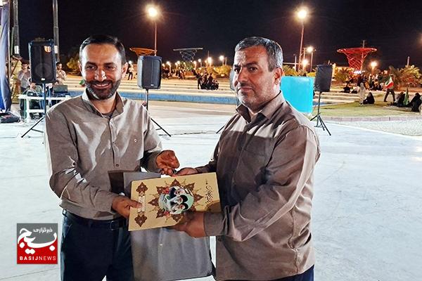 تجلیل از خانواده شهدای مداح و پیرغلامان حسینی کنگان تجلیل از خانواده شهدای مداح و پیرغلامان حسینی کنگان