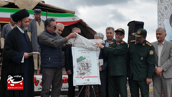 رونمایی از کتاب تاریخ شفاهی «از آلاچیق تا سنگر» در جشنواره کوچ عشایر اردبیل رونمایی از کتاب تاریخ شفاهی «از آلاچیق تا سنگر» در جشنواره کوچ عشایر اردبیل