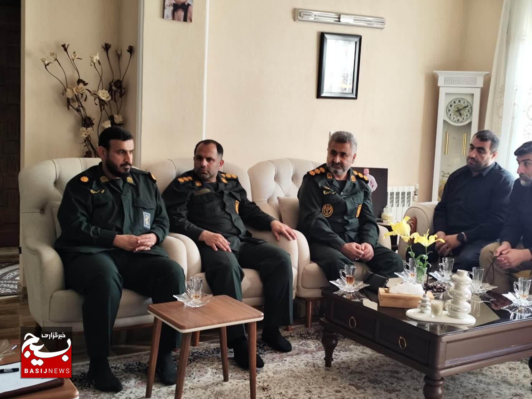 «مقاومت و ایستادگی» درس مکتب توحیدی امام شهیدکه الگویی الهام بخش برای همه ملتهای آزاده جهان شده است «مقاومت و ایستادگی» درس مکتب توحیدی امام شهیدکه الگویی الهام بخش برای همه ملتهای آزاده جهان شده است