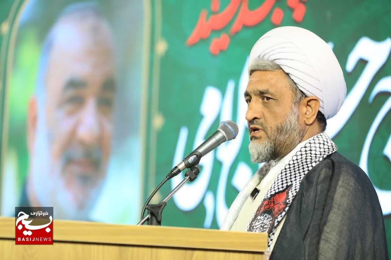 شهید سلامی تمام زندگی خود را وقف اسلام، قرآن و نظام و سربازی برای نائب امام زمان(عج) کرده بود شهید سلامی تمام زندگی خود را وقف اسلام، قرآن و نظام و سربازی برای نائب امام زمان(عج) کرده بود