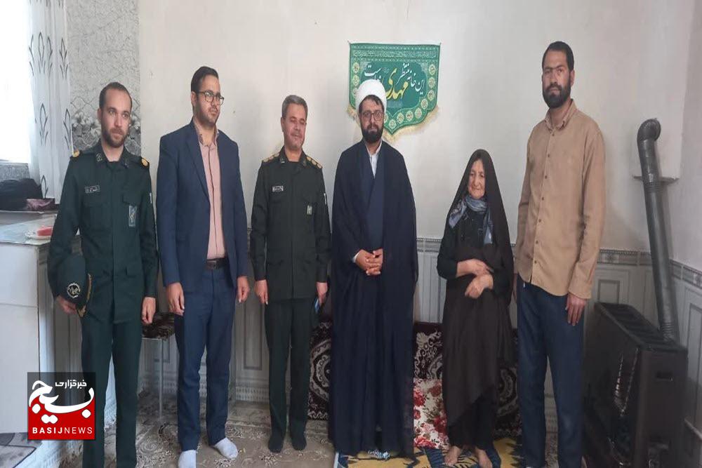 ایثار و رشادت شهدا مایه عزت و سربلندی کشور است
