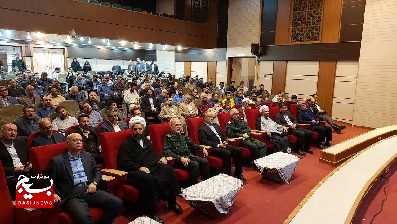 مردم، رکن اصلی اقتدار و پیشرفت کشور هستند مردم، رکن اصلی اقتدار و پیشرفت کشور هستند