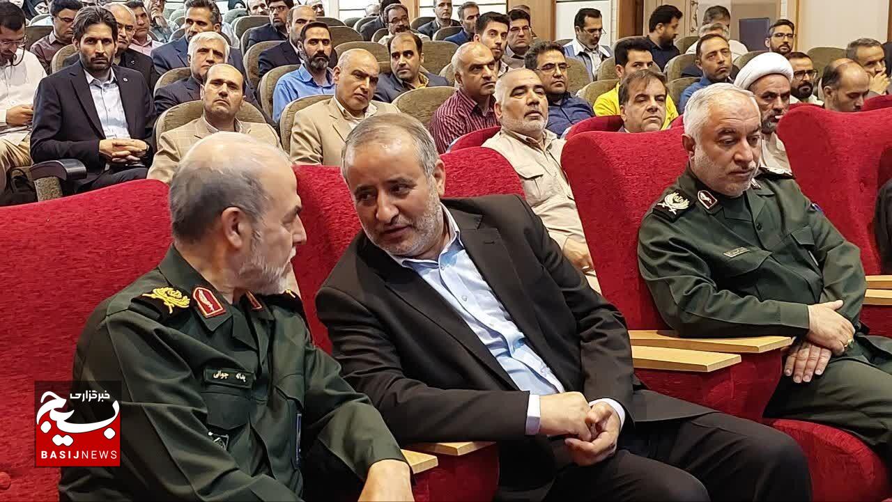 جهاد تبیین و جهاد خدمت، مردم را متحدتر و فشارهای اقتصادی را کمتر میکند جهاد تبیین و جهاد خدمت، مردم را متحدتر و فشارهای اقتصادی را کمتر میکند