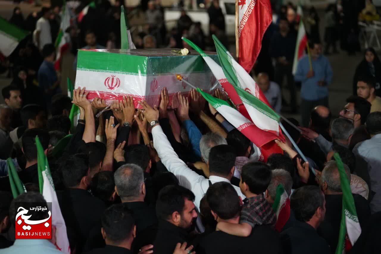 میدان کوثر در شب صد و پنجم تجمعات شبانه میزبان پیکر شهید «علی‌اکبر شاهی‌مریدی» / وداع پرشور کرمانی‌ها با رزمنده دلاور جنگ رمضان