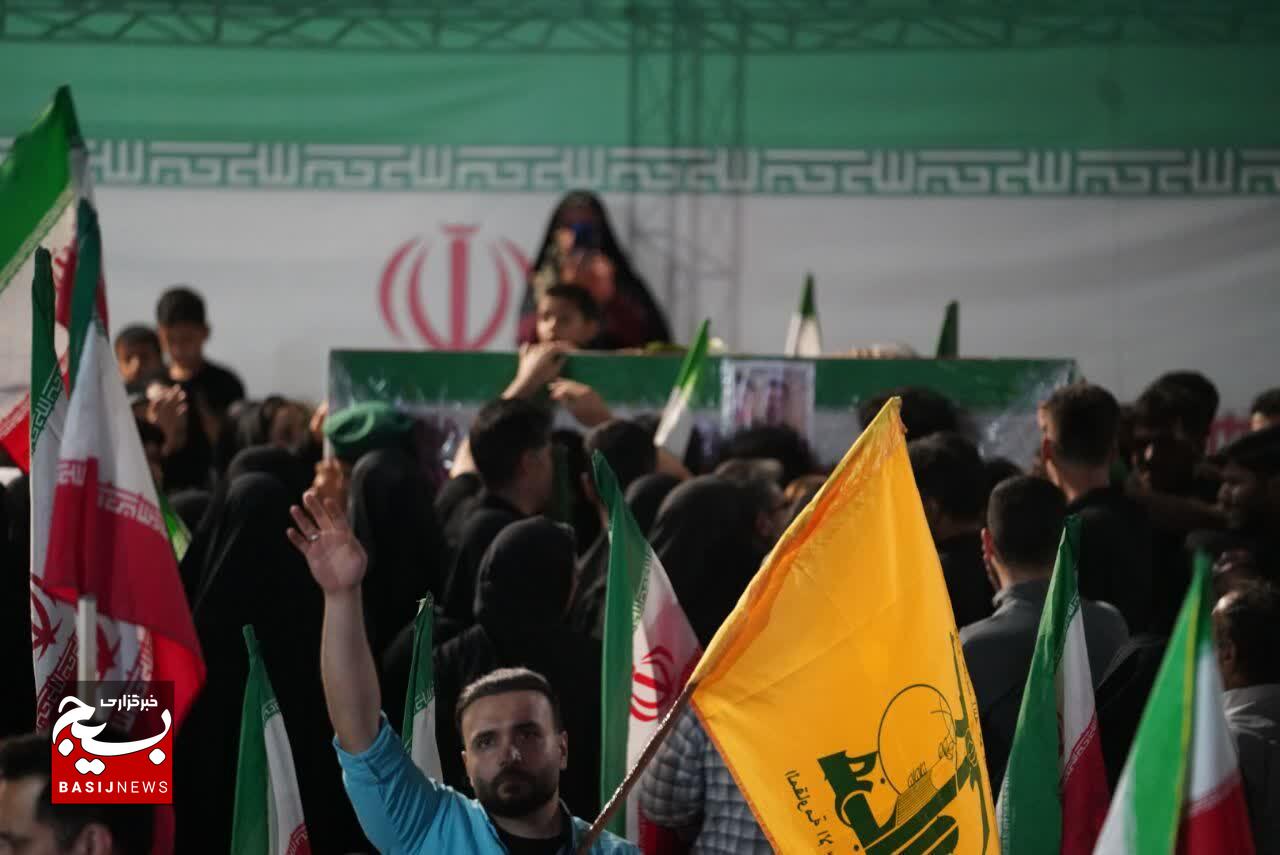 میدان کوثر در شب صد و پنجم تجمعات شبانه میزبان پیکر شهید «علی‌اکبر شاهی‌مریدی» / وداع پرشور کرمانی‌ها با رزمنده دلاور جنگ رمضان