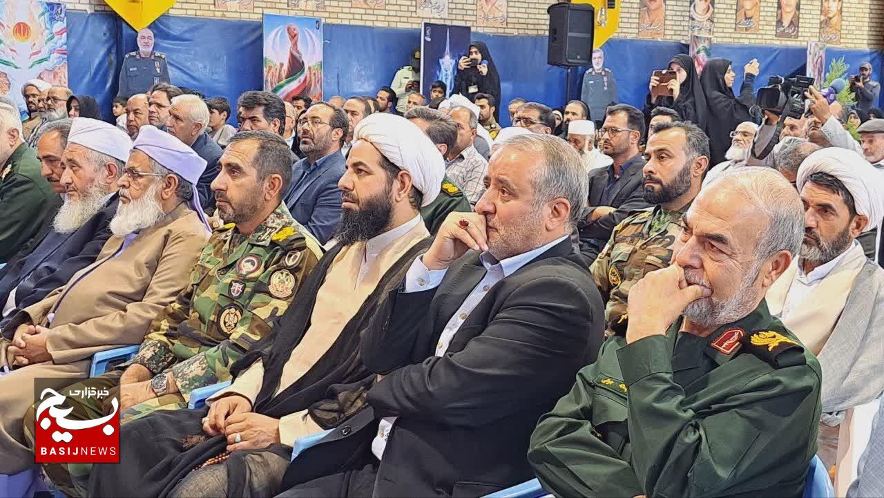 ایستادگی در برابر مستکبران دنیا، افتخار ایران اسلامی است ایستادگی در برابر مستکبران دنیا، افتخار ایران اسلامی است