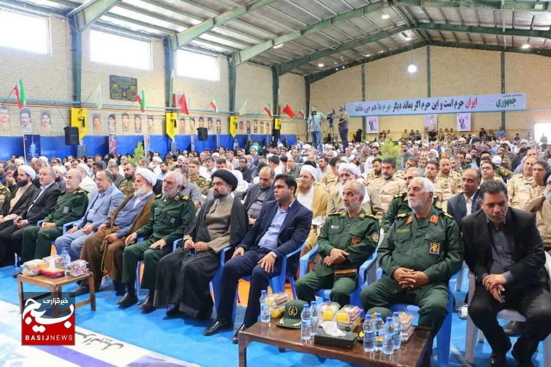 ایستادگی در برابر مستکبران دنیا، افتخار ایران اسلامی است ایستادگی در برابر مستکبران دنیا، افتخار ایران اسلامی است