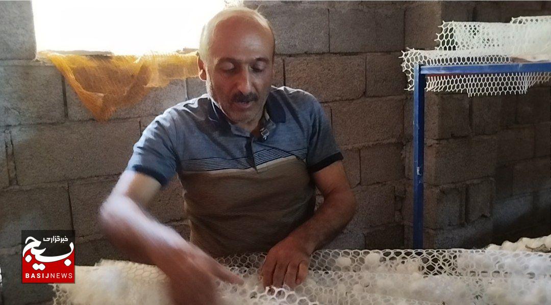 نوغانداران با ابزارهای نوین، زنجیرهی واردات ابریشم را میشکنند نوغانداران با ابزارهای نوین، زنجیرهی واردات ابریشم را میشکنند