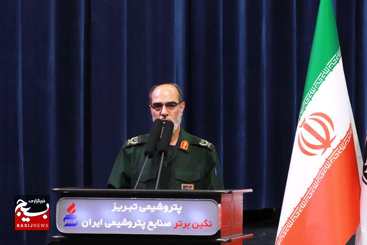 آتش داغ شهادت امام شهید با نابودی استکبار سرد می شود آتش داغ شهادت امام شهید با نابودی استکبار سرد می شود