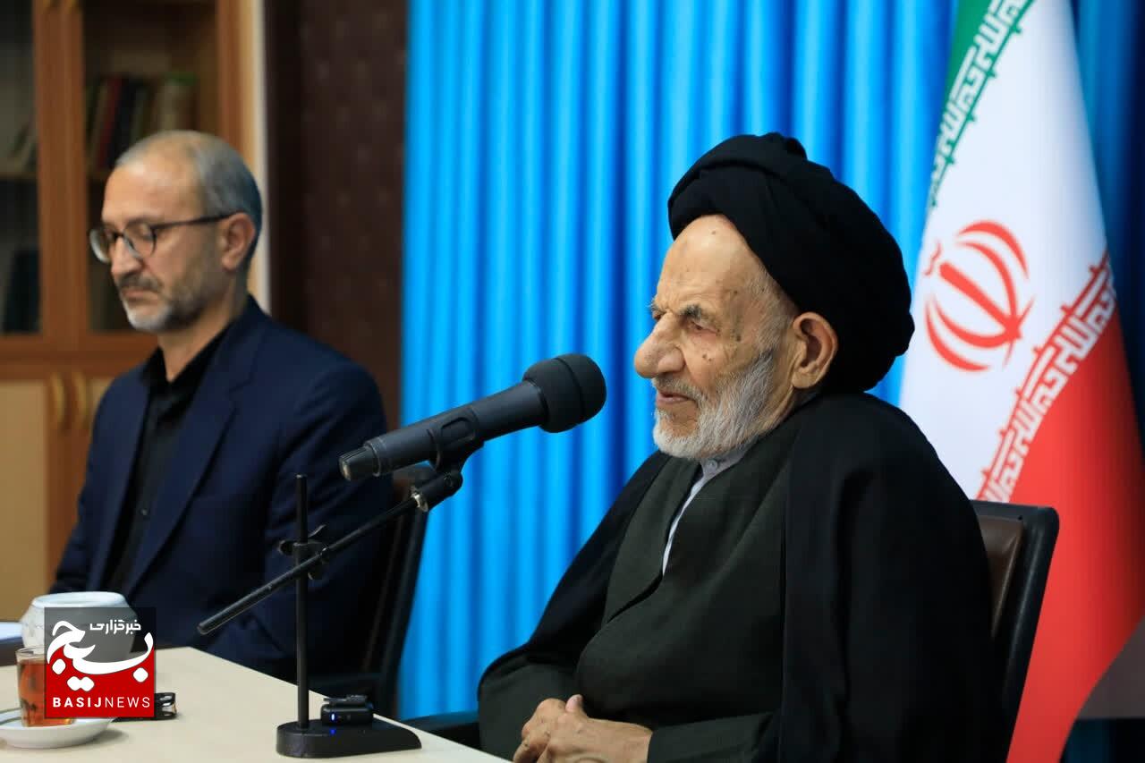 دشمن برای سلطه بر ملتها به دنبال خروج جامعه از مدار قانون است دشمن برای سلطه بر ملتها به دنبال خروج جامعه از مدار قانون است