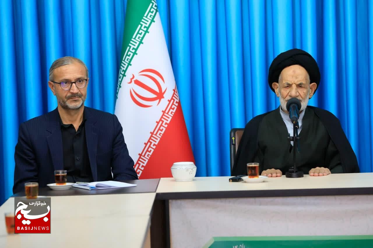 دشمن برای سلطه بر ملتها به دنبال خروج جامعه از مدار قانون است دشمن برای سلطه بر ملتها به دنبال خروج جامعه از مدار قانون است