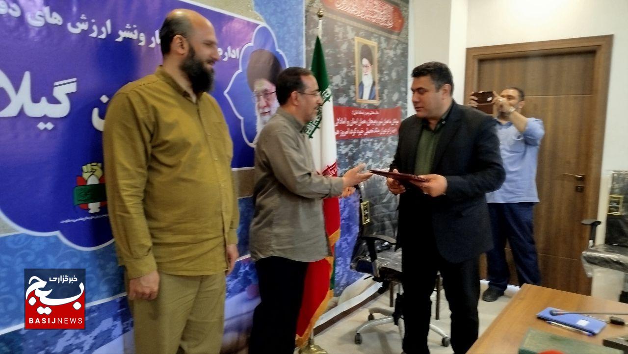 آگاهیسازی مردمی و مردمیسازی خدمات راهکار اصلی ارتقای سلامت خانواده و جمعیت است آگاهیسازی مردمی و مردمیسازی خدمات راهکار اصلی ارتقای سلامت خانواده و جمعیت است