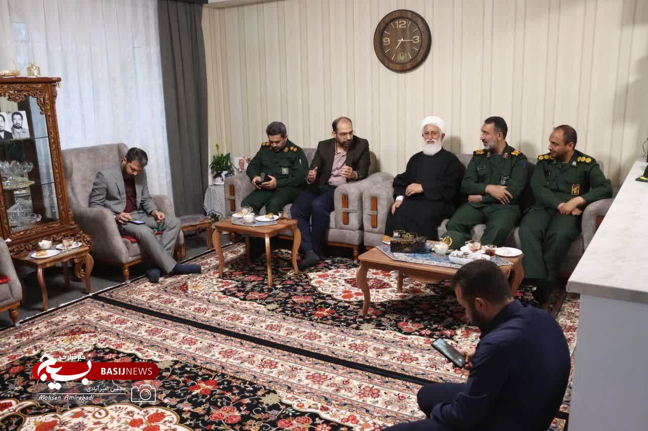 دیدار سردار عمومهدی با خانواده معظم شهدا دیدار سردار عمومهدی با خانواده معظم شهدا