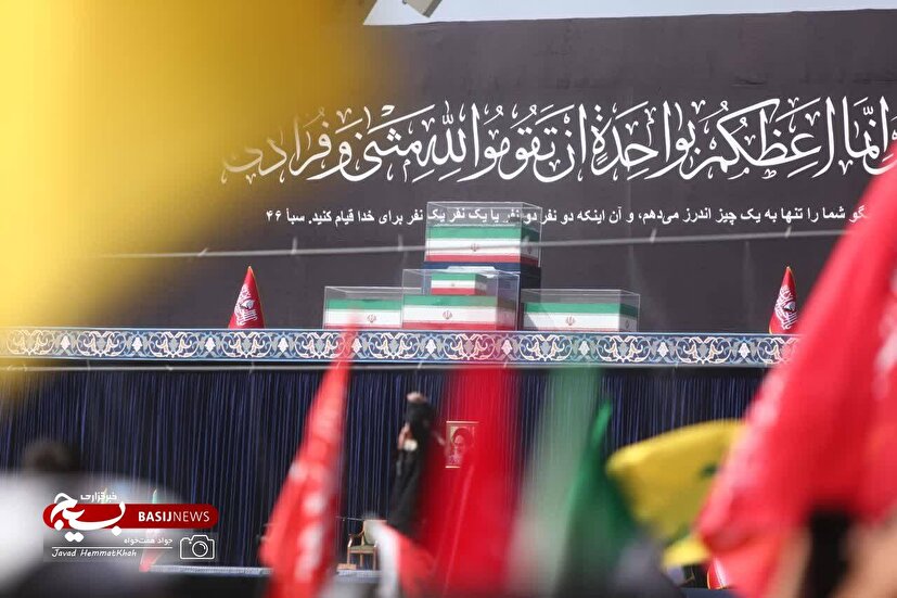 تصاویر اختصاصی از حال و هوای مصلی امام خمینی(ره) تهران در‌ وداع با آقای شهید ایران (بخش اول)