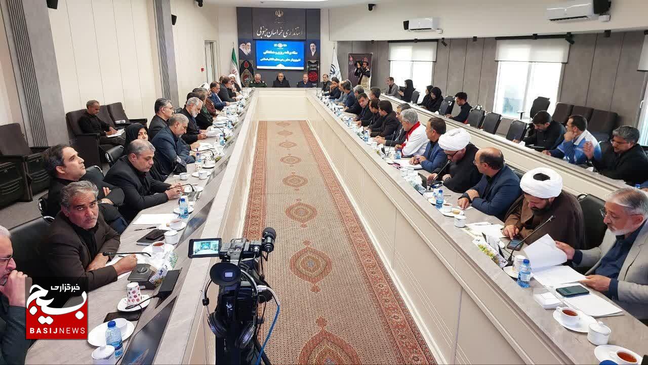 مردم با پذیرایی از زائران، جلوهای از ارادت خود به رهبر شهید را به نمایش بگذارند مردم با پذیرایی از زائران، جلوهای از ارادت خود به رهبر شهید را به نمایش بگذارند